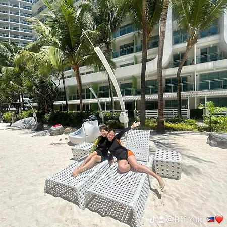 Caroshiro Staycation Azure Uban Resort